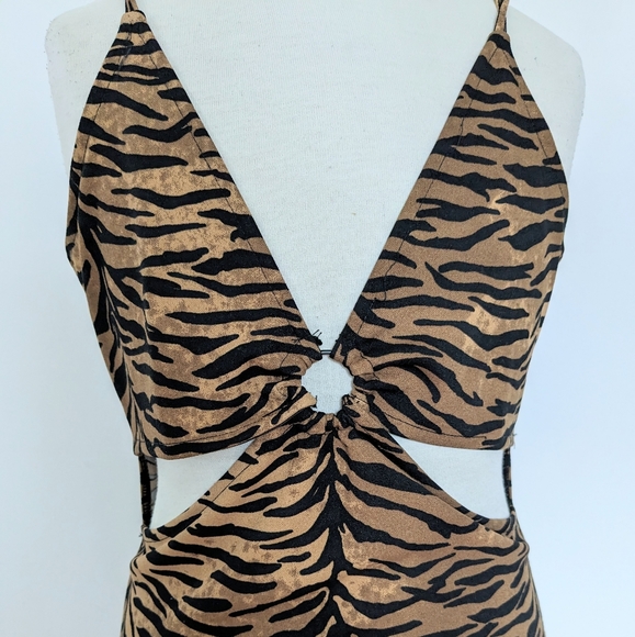 Sexy Tiger Dress - Picture 3 of 4